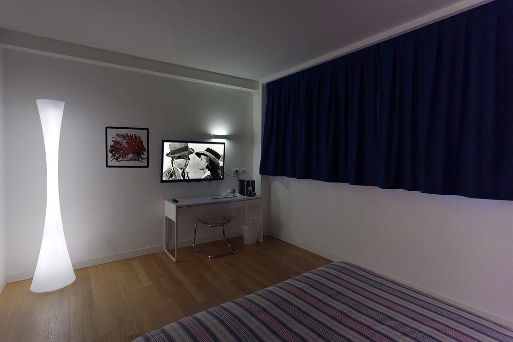 Hotel Forlanini 52 Parma Exteriör bild