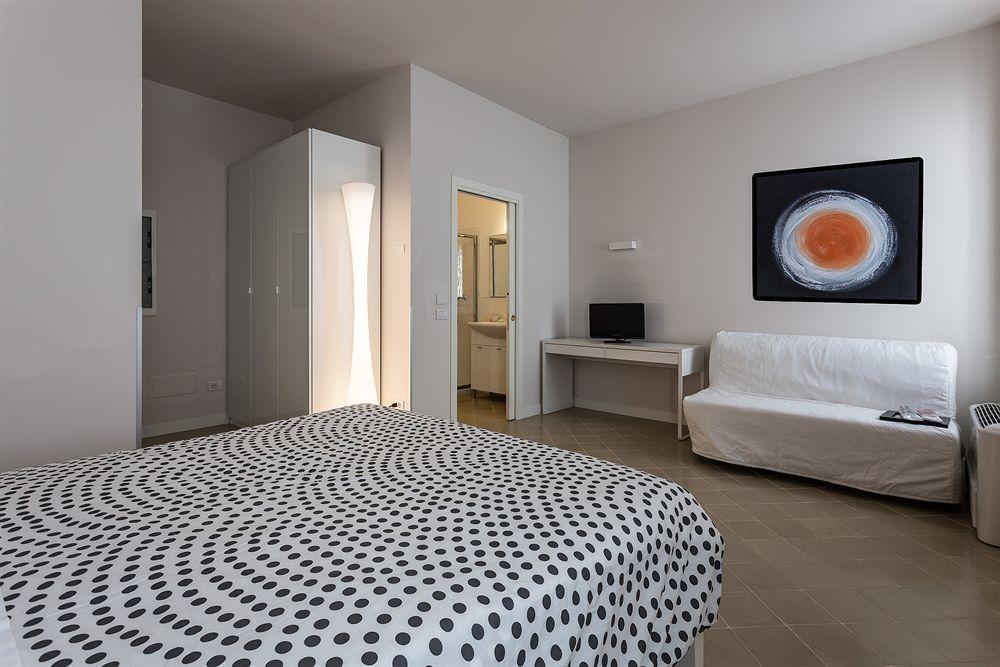 Hotel Forlanini 52 Parma Exteriör bild