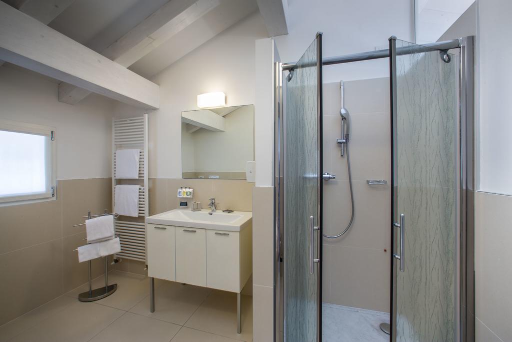 Hotel Forlanini 52 Parma Exteriör bild