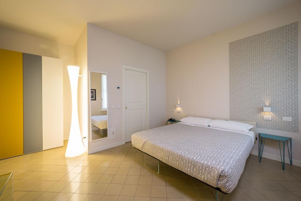 Hotel Forlanini 52 Parma Exteriör bild