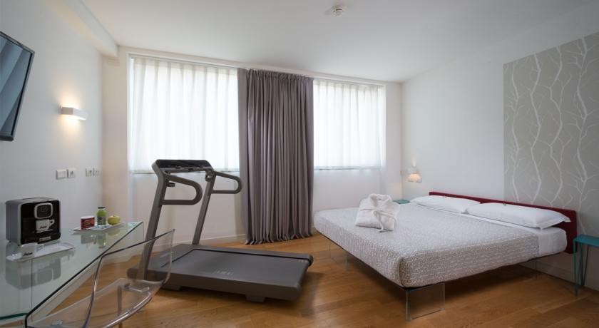 Hotel Forlanini 52 Parma Exteriör bild