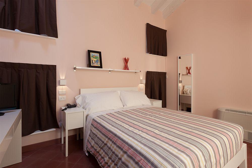 Hotel Forlanini 52 Parma Exteriör bild