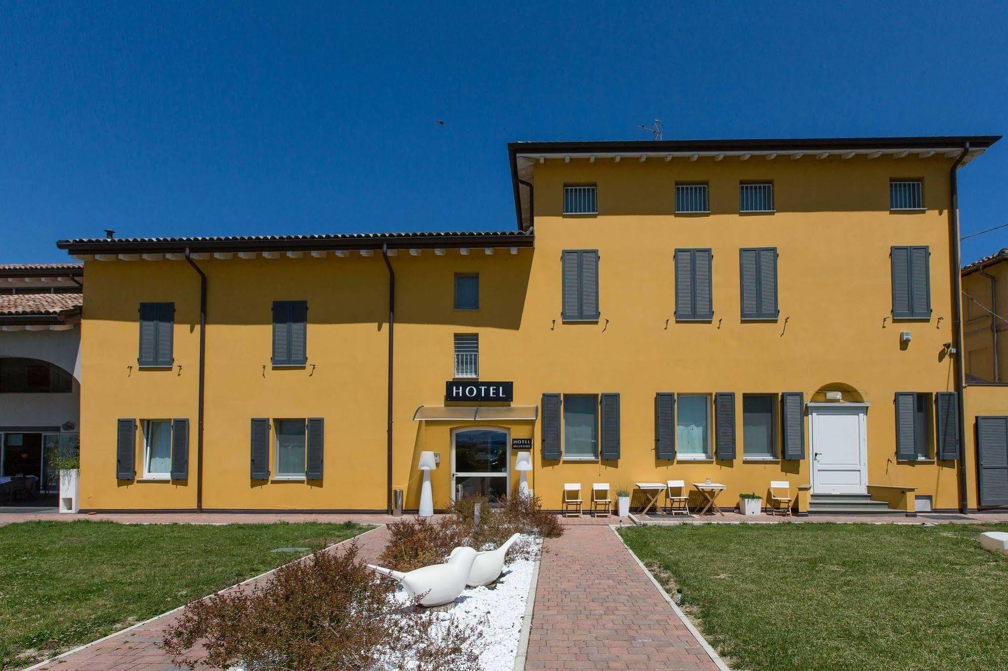 Hotel Forlanini 52 Parma Exteriör bild