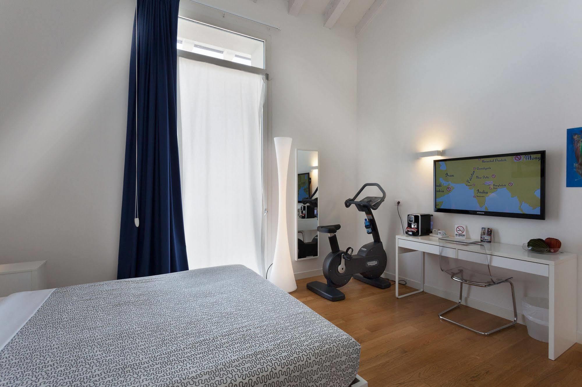 Hotel Forlanini 52 Parma Exteriör bild
